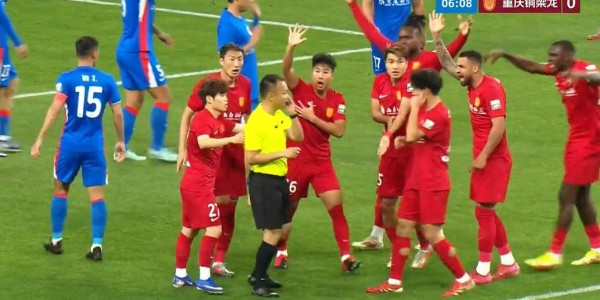 博万体育官方入口-客战2-2平申花，重庆铜梁龙俩19岁小将当家，接下来他该怎么用